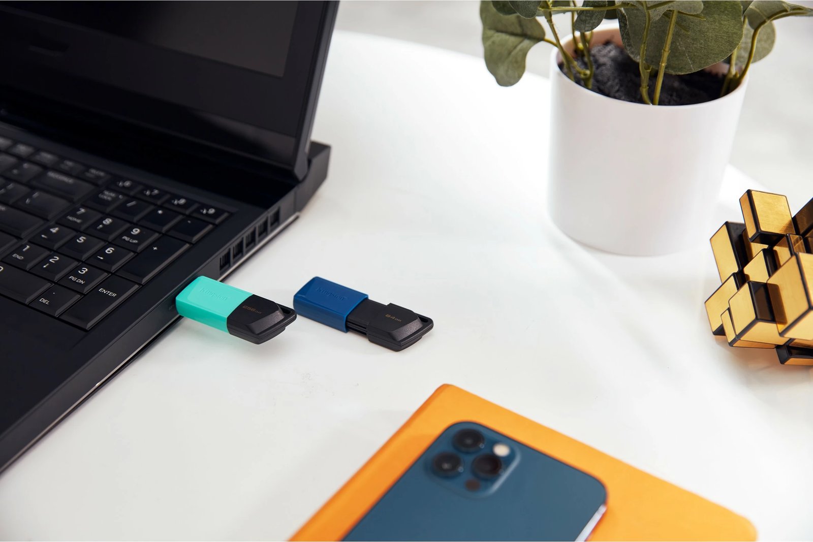 USB Kingston DataTraveler Exodia M 64GB, USB3.2, zi + kaltër