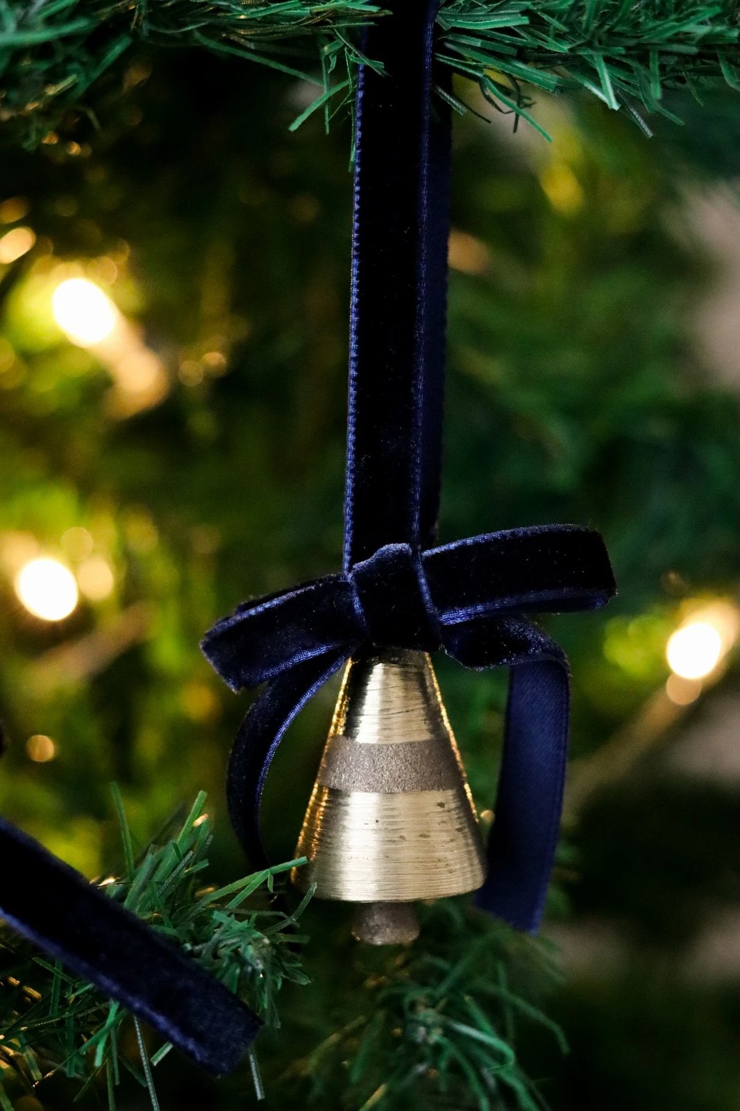 Dekor për pemë të Vitit të Ri, kadife ngjyrë kaltër e errët, Evila Originals, BSY243, 4x12cm