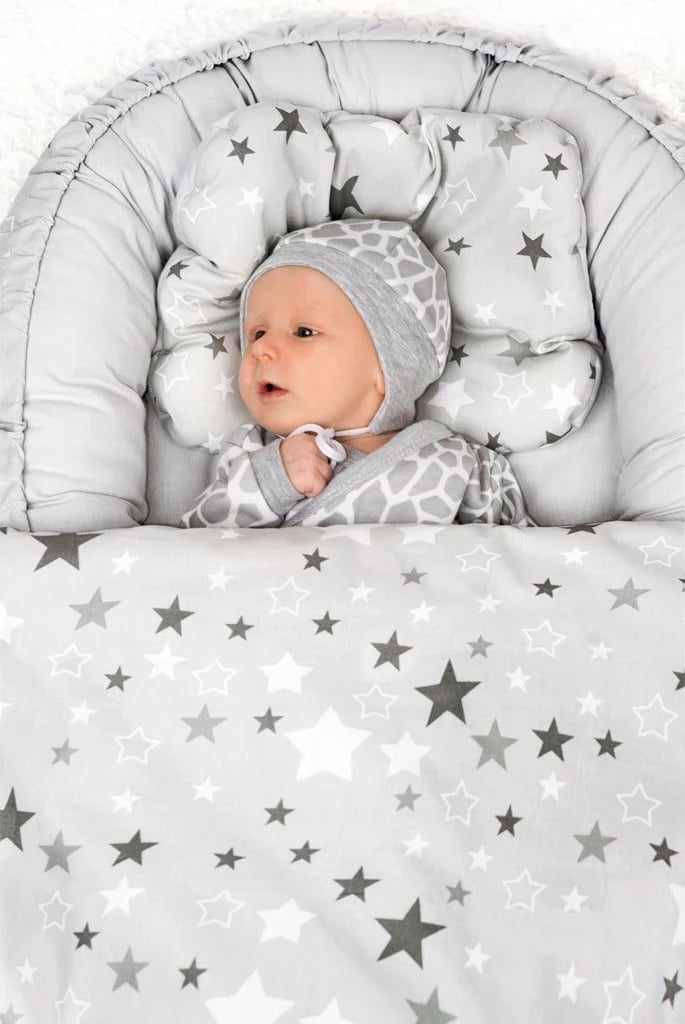 Foleshë për bebe New Baby Stars 0-3 muaj, pambuk, fibrë anti-alergjike, gri, set me batanije e jastëk