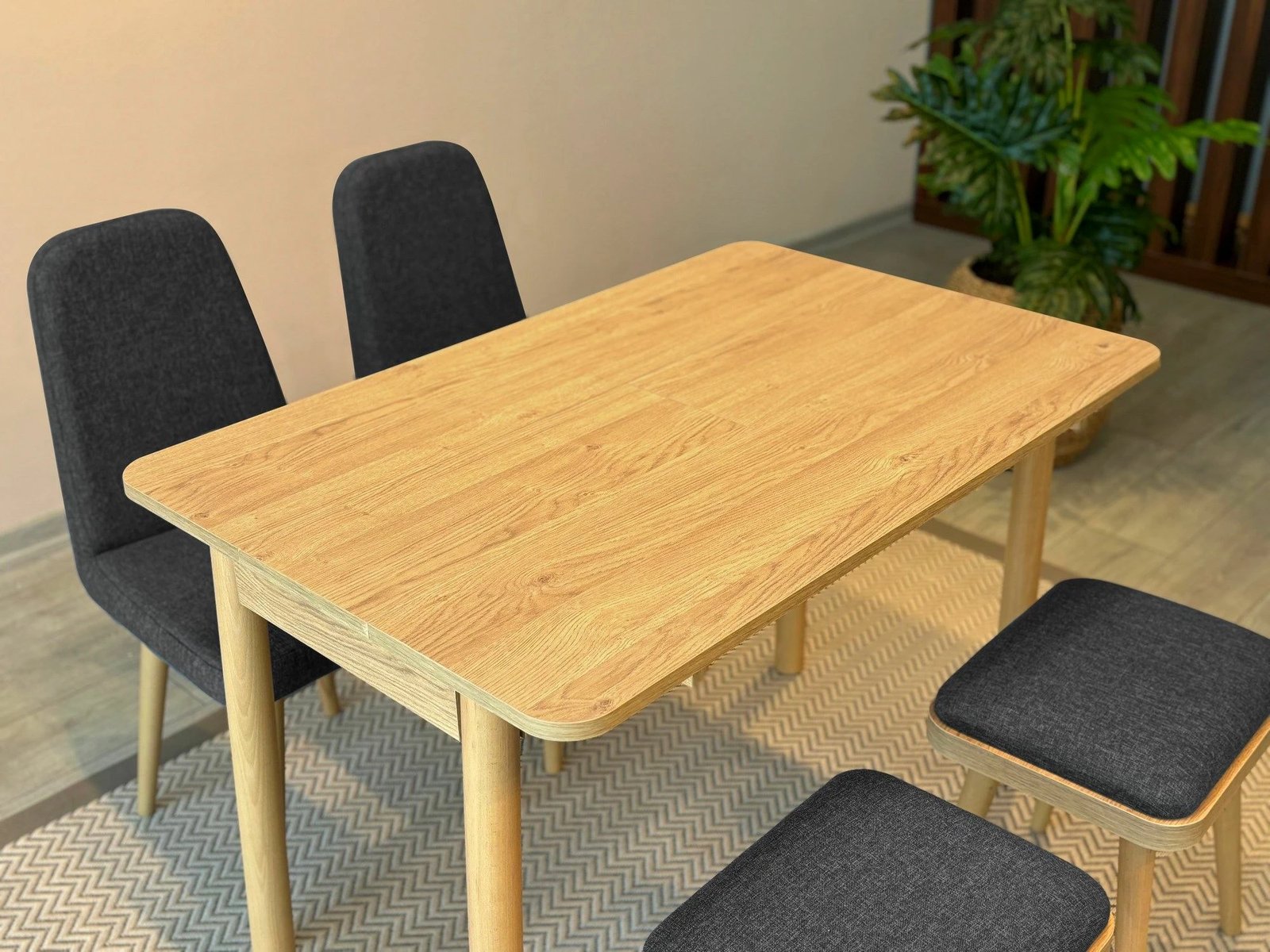 Tavolinë me karrige, set 5 pjesësh, ngjyrë lis dhe antracit, Skye Decor, Vina Mini 02 1053