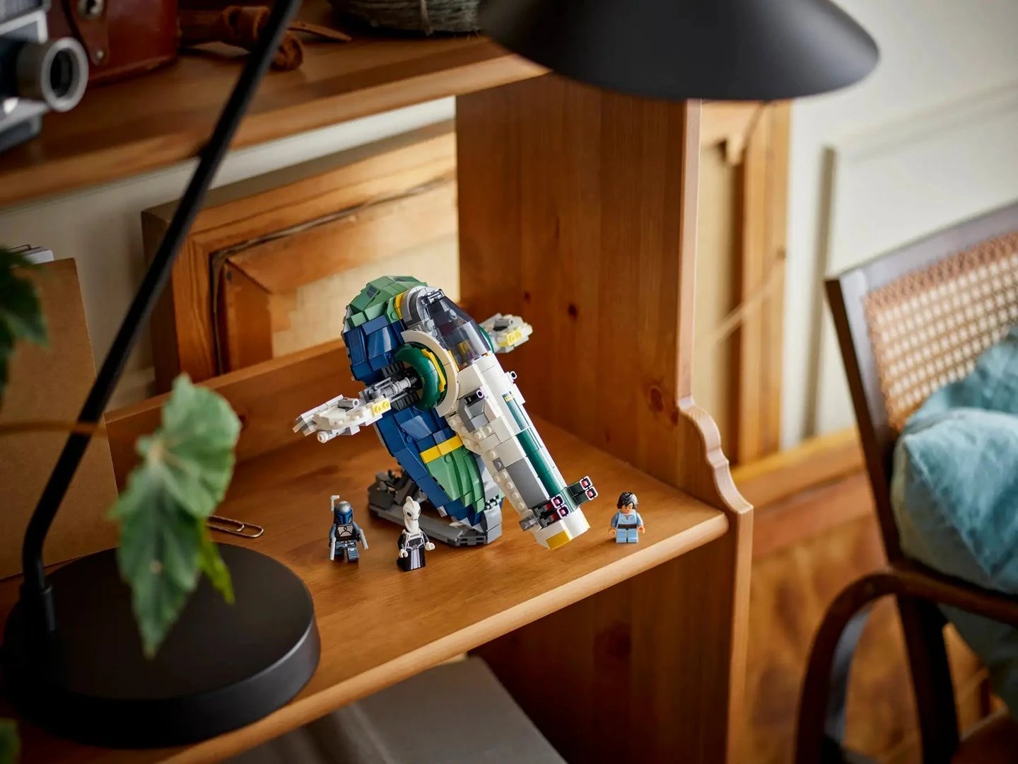 Set LEGO Star Wars Jango Fett's Starship 75433 me 3 minifigura
