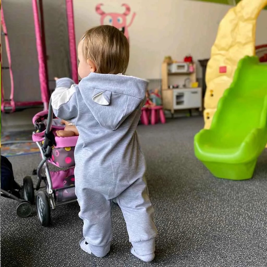 Kombinezon bebe, New Baby, The Best, termal 98% pambuk 2% elastan, zinxhir i plotë, kapuç me veshë, madhësia 92 (18-24m), rozë