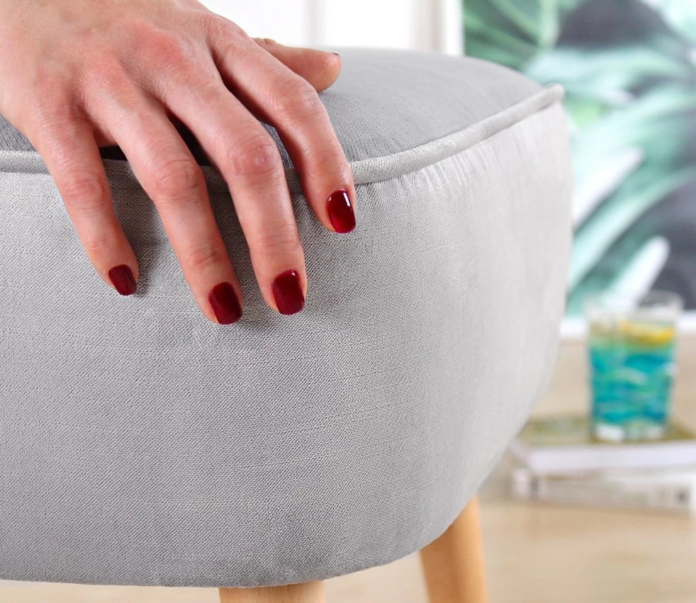 Puf Atelier del Sofa, Moouv 7080, kadife, këmbë druri, ngjyrë gri e çelët