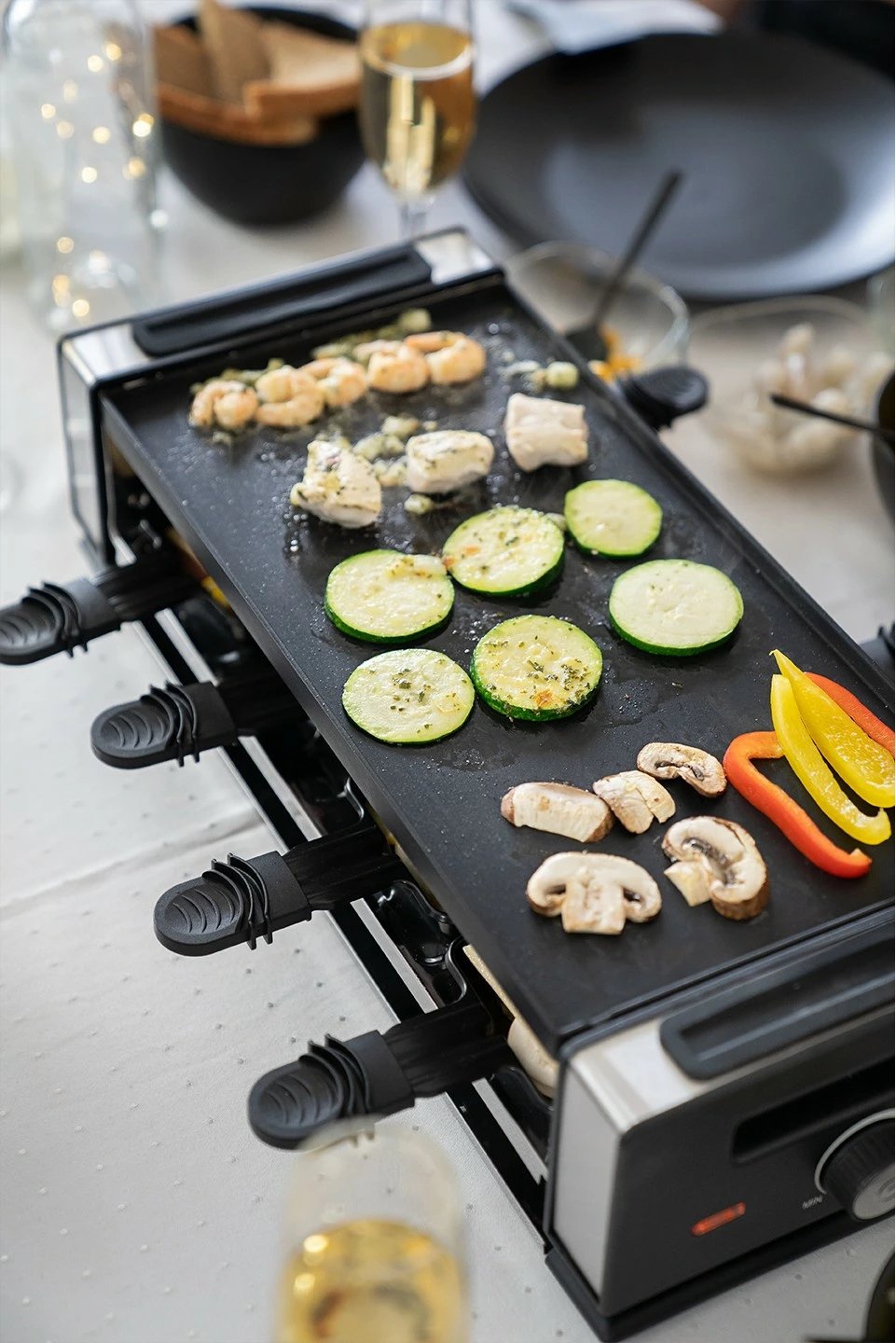 Raclette UNOLD 48730, 8 persona, plastikë, çelik inox, e zezë