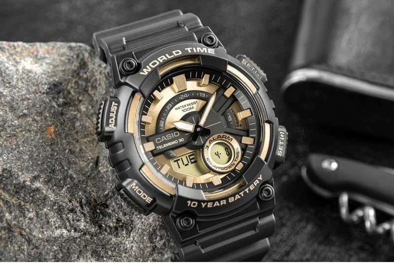 Orë dore për meshkuj CASIO, e zezë