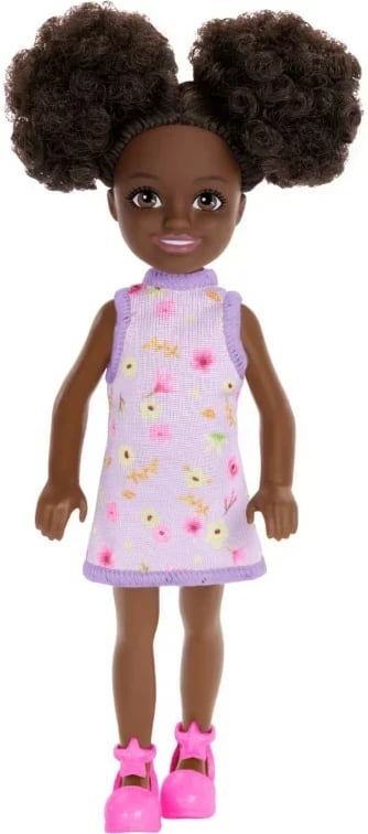 Kukull Barbie Chelsea Mattel DWJ33/HXM96, 15 cm, fustan i purpurt, flokë kaçurrela të zeza