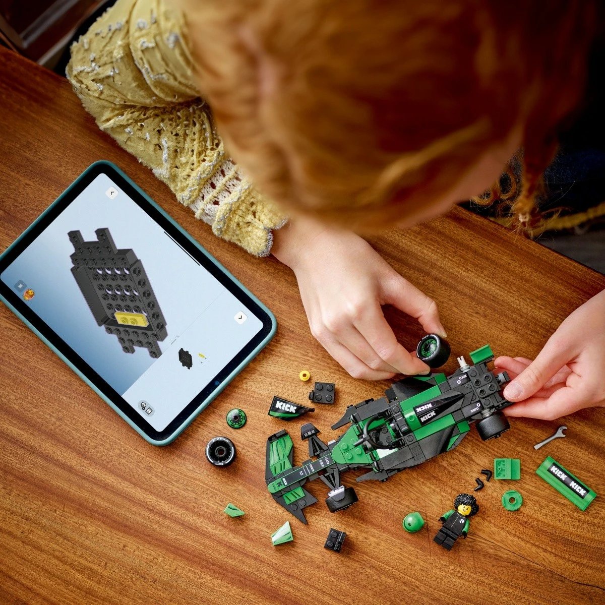 Set LEGO Speed Champions KICK Sauber F1 Team C44, 259 pjesë, Jeshile