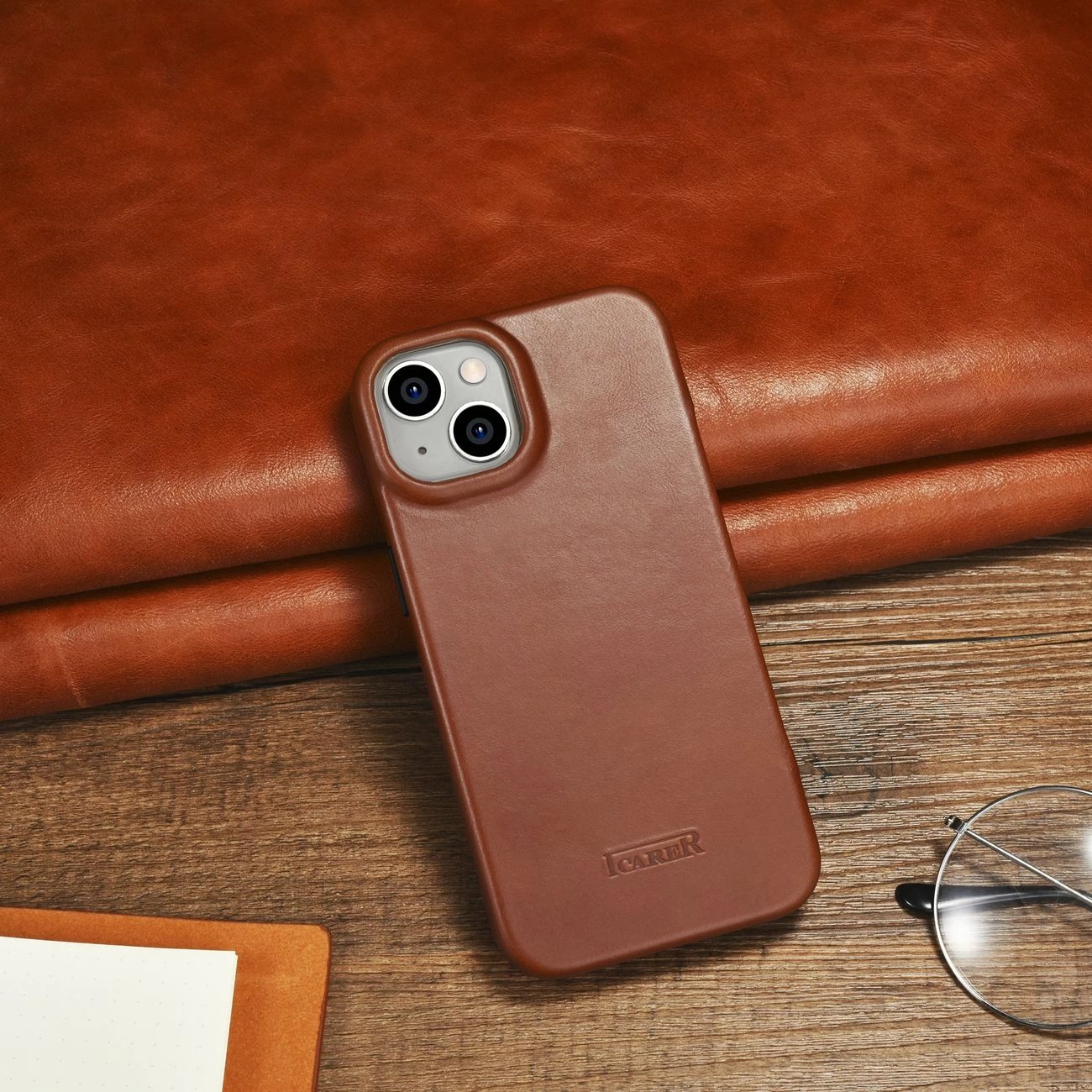 Mbështjellës iCarer Oil Wax Premium Leather Folio për iPhone 14 Plus, MagSafe, kafe