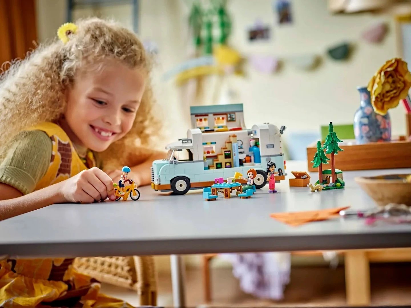 Set LEGO FRIENDS 42663, Kamper Aventurë, 3 minifigura