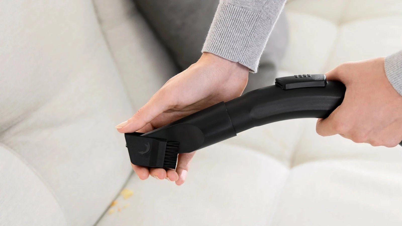 Fshesë me korrent pa qese, Bosch BGC05AAA1, rreze 9 m, filtër PureAir i larshëm, 78 dB, e zezë/vjollcë