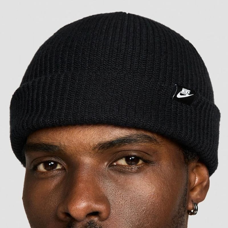 Kapelë Nike, e zezë