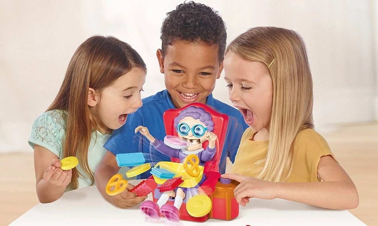 Lojë arcade TOMY GREEDY GRANNY, Multikolor