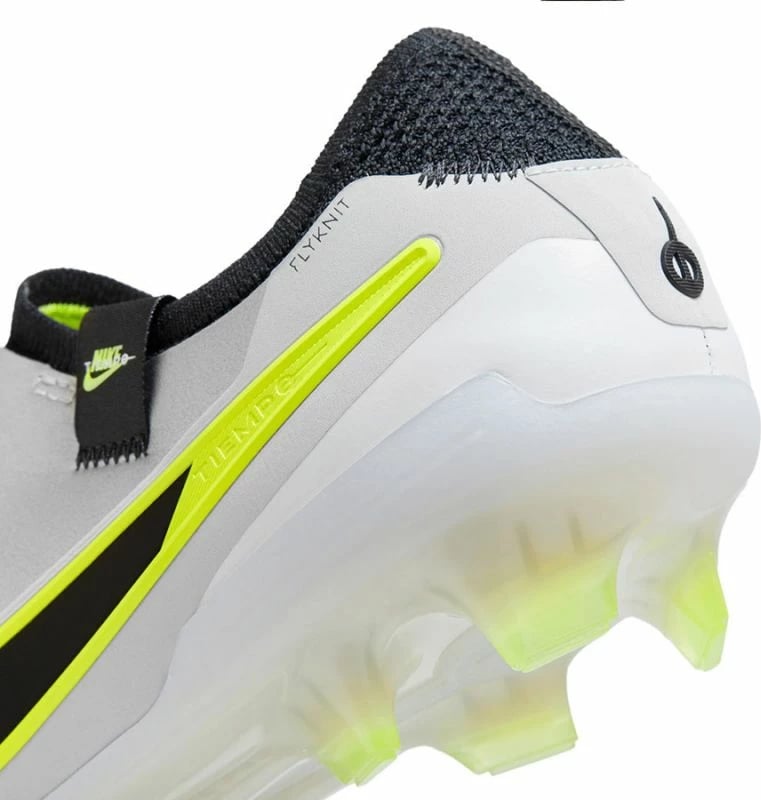 Atlete futbolli për meshkuj Nike, argjend Atlete futbolli për meshkuj Nike, argjend