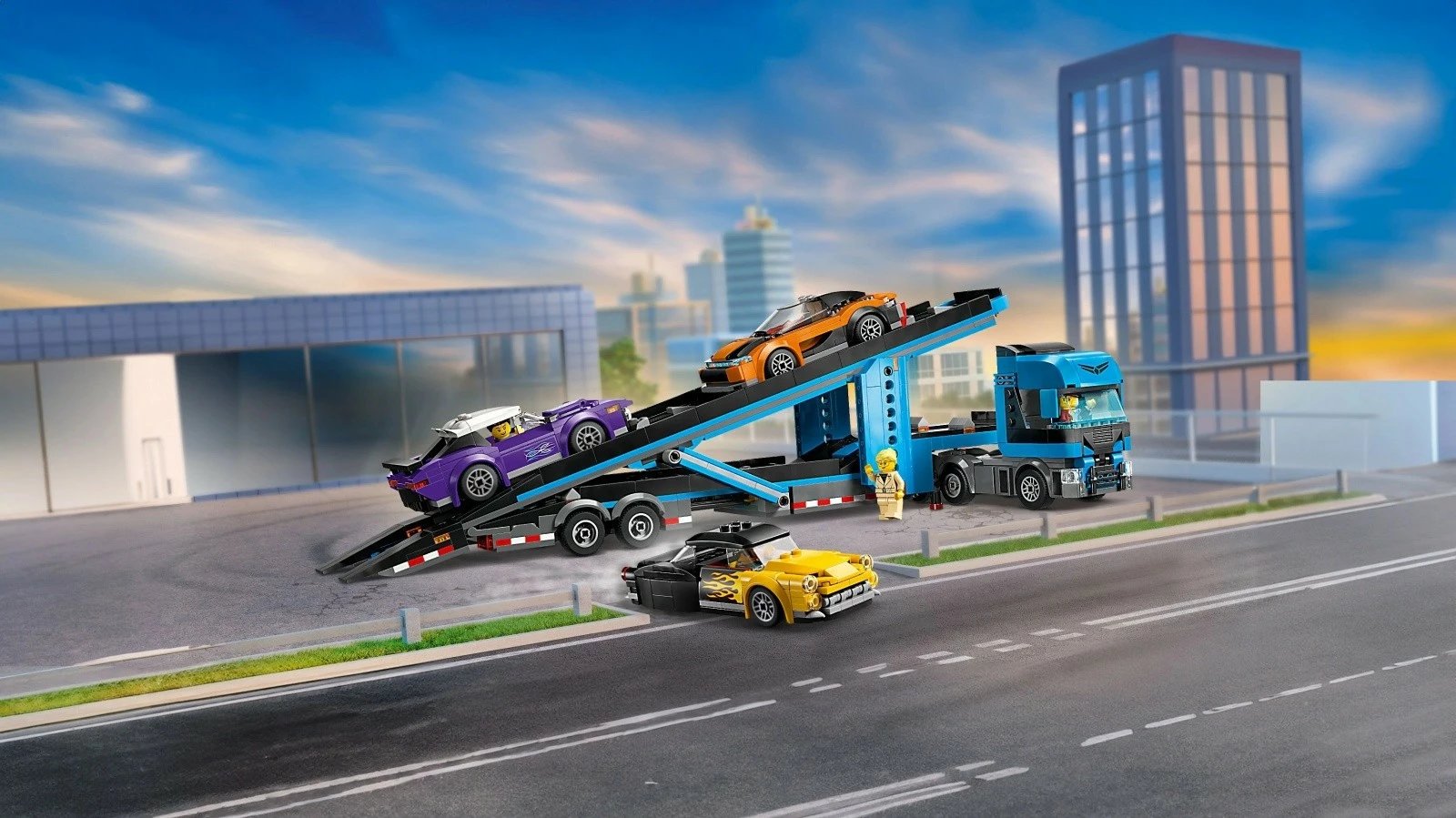 Set lodrash LEGO City 60408, kamion transportues me platformë dhe 3 makina sportive, 998 pjesë