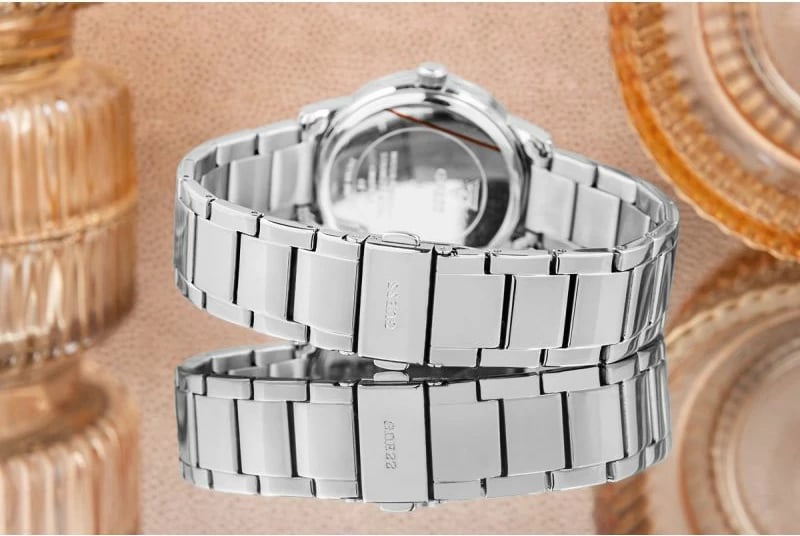 Orë dore Guess për femra, argjendtë