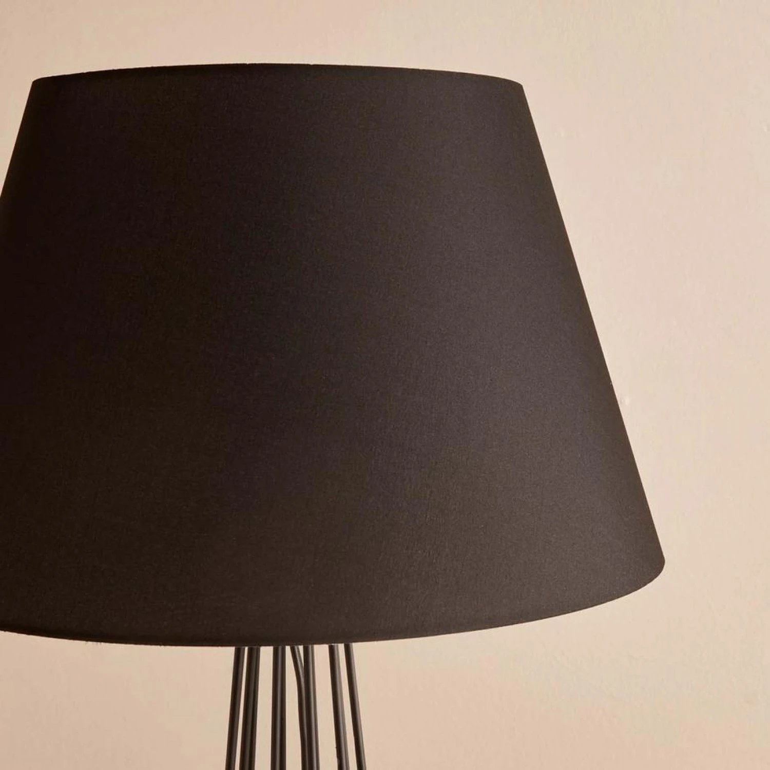 Llambë dyshemeje Opviq, AYD-3491, e zezë