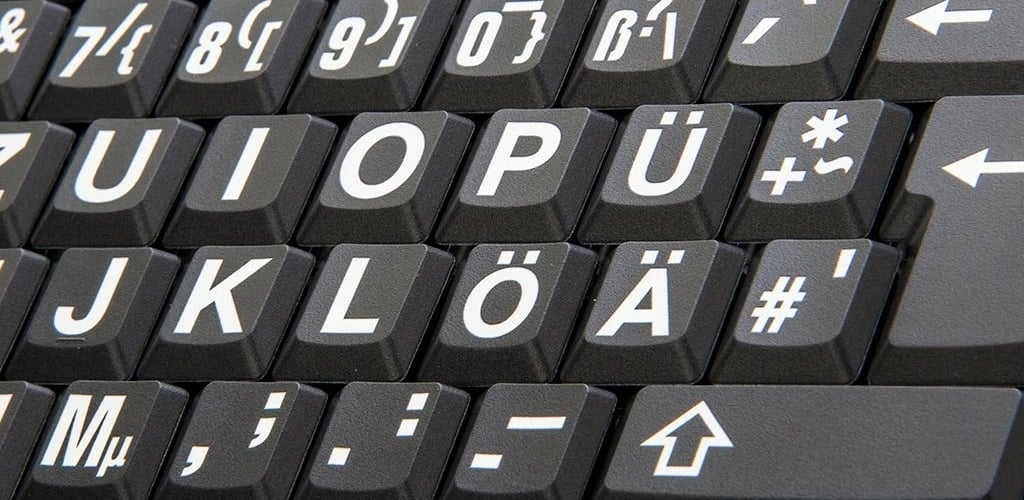 Tastierë LogicKeyboard XL-Print DE, slim, shkronja të bardha mbi të zezë