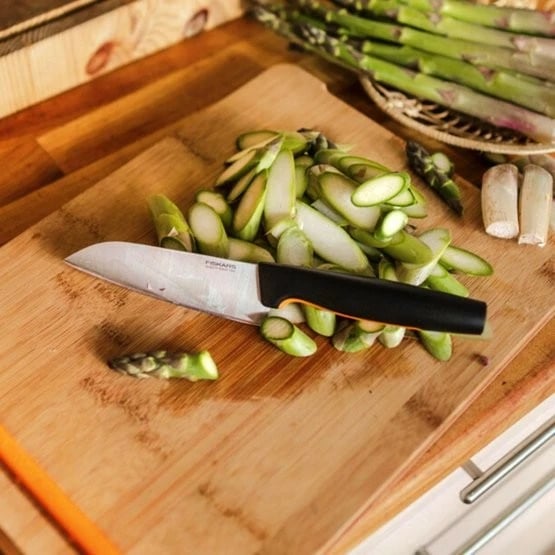 Thikë kuzhine Fiskars Functional Form 1057541, 12cm, e zezë/inox/portokalli