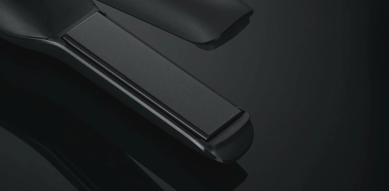 Hekur drejtues ghd Unplugged, i ngrohtë, i zi