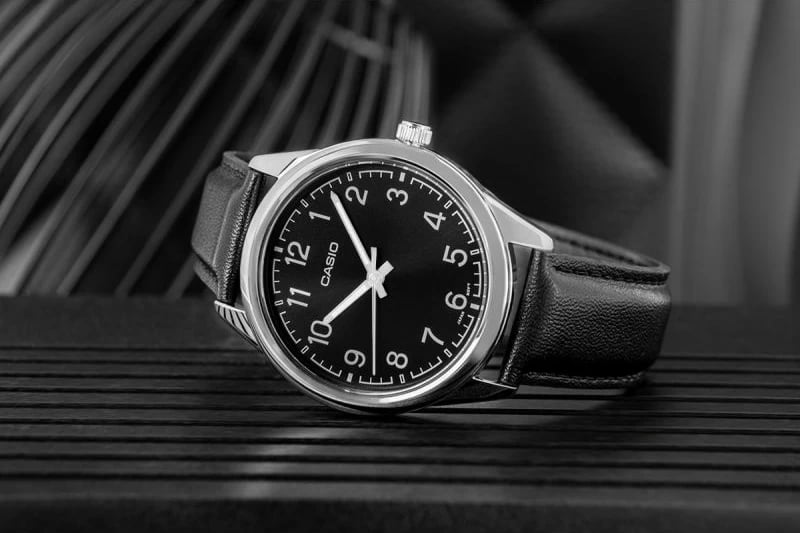 Orë dore për meshkuj Casio, e zezë