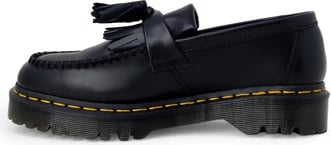 Këpucë të ulëta Dr. Martens për femra, të zeza