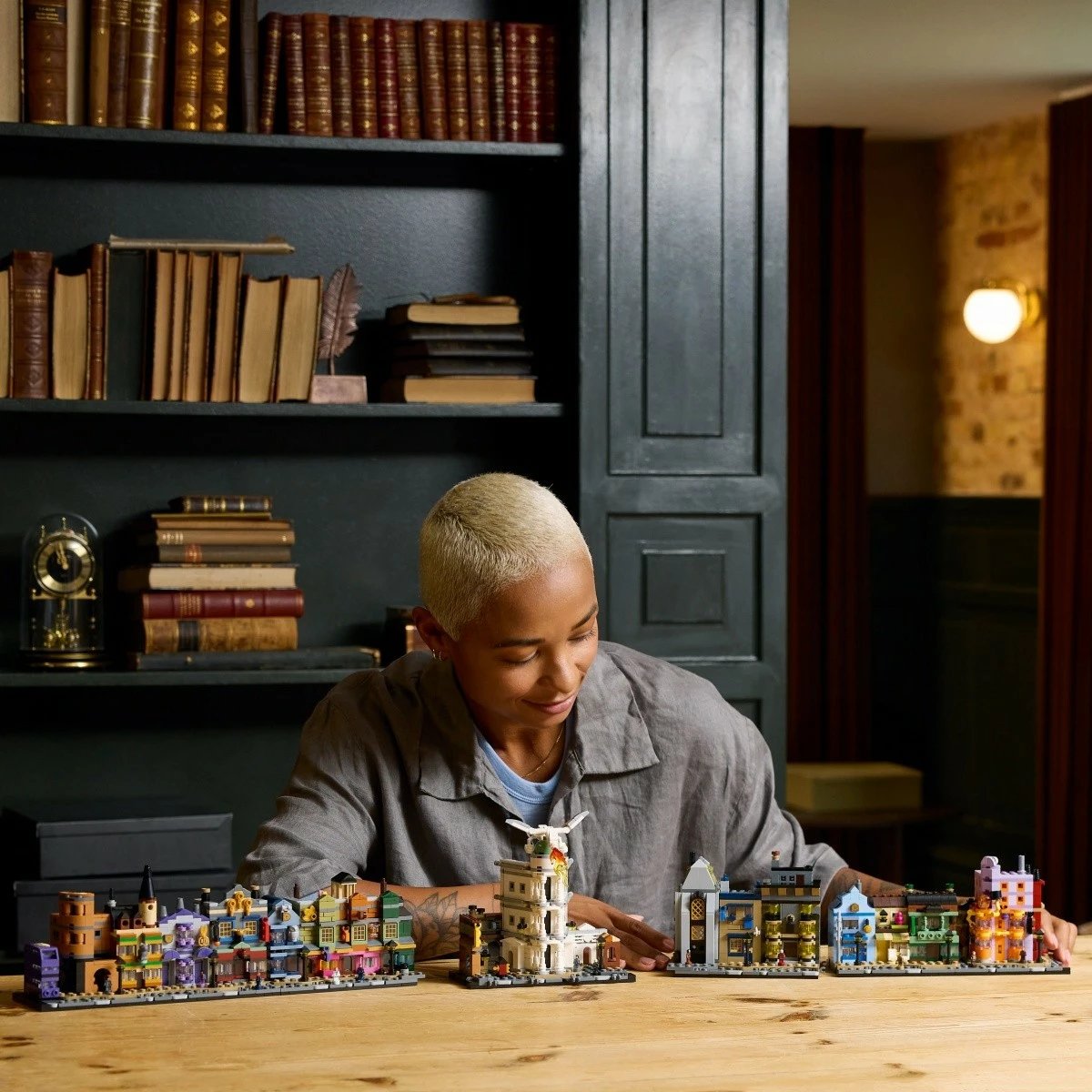 Set ndërtimi LEGO Harry Potter 76444 Dyqanet Magjike në Diagon Alley, 2750 pjesë, plastikë