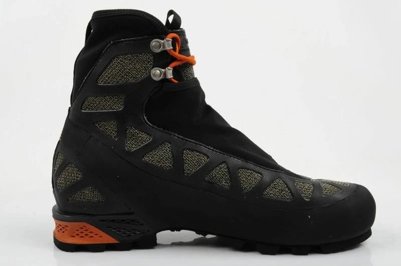 Atlete trekkingu për meshkuj Aku, të zeza