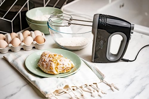 Mikser dore, Camry, CR 4220, 5 shpejtësi Turbo 300W/750W, grep e rrahëse inoksi 21cm, zi