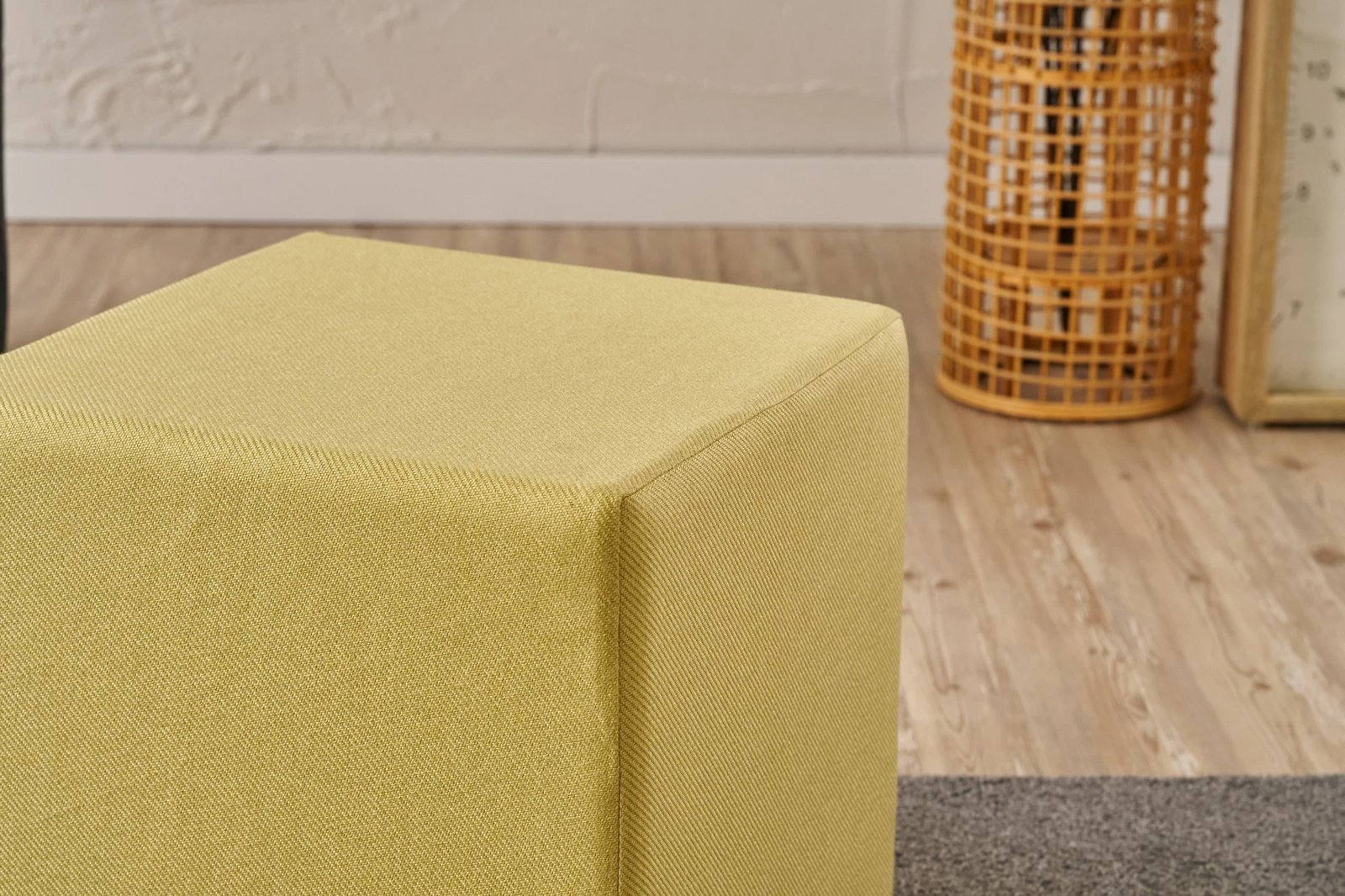 Puf i verdhë, Atelier del Sofa, Asos