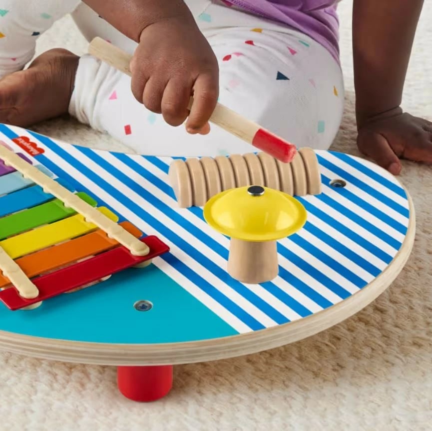 Tavolinë muzikore prej druri Fisher Price HXT91, shumëngjyrëshe, me 2 shkopinj