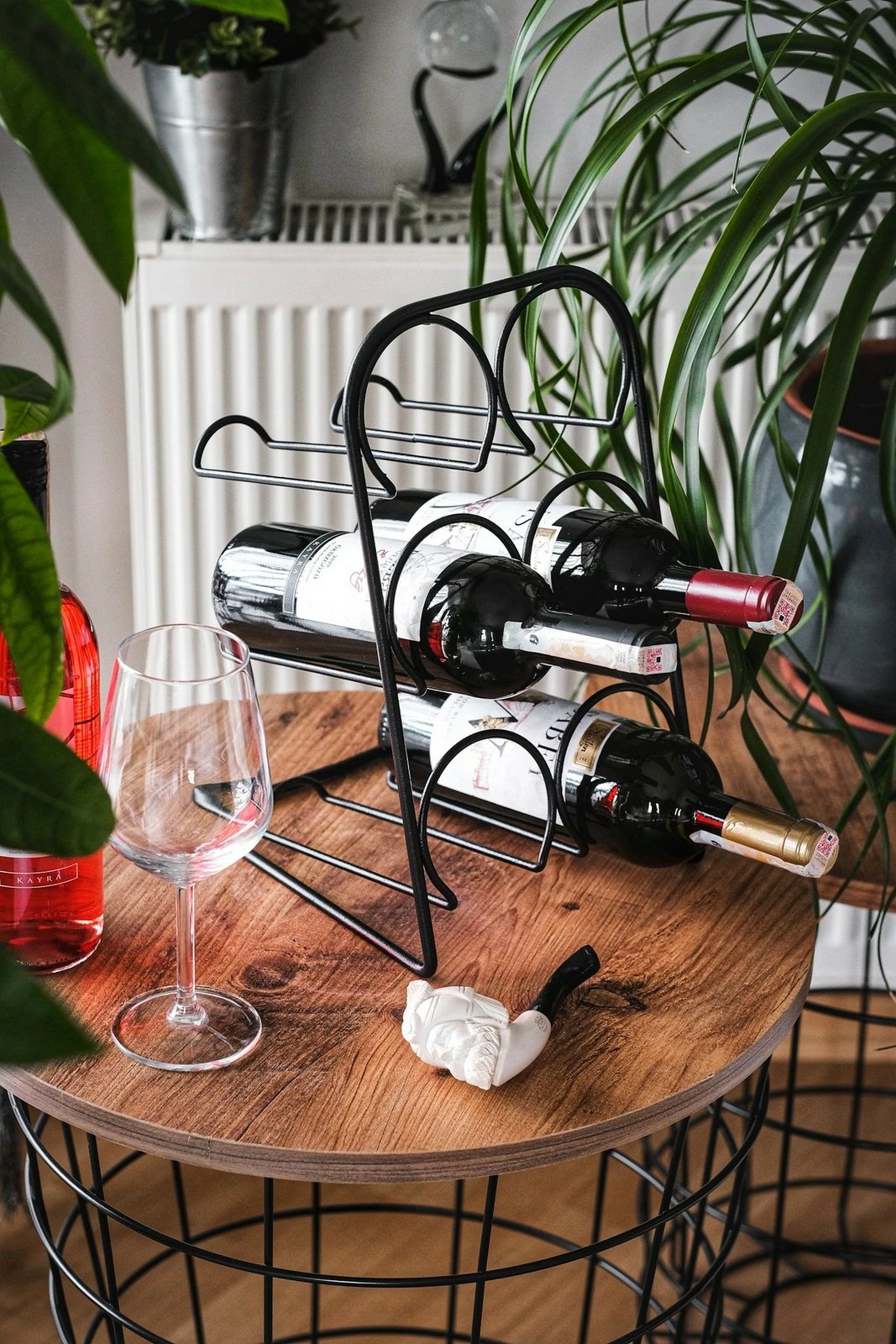 Mbajtës shishe vere, Skye Decor, ngjyrë e zezë