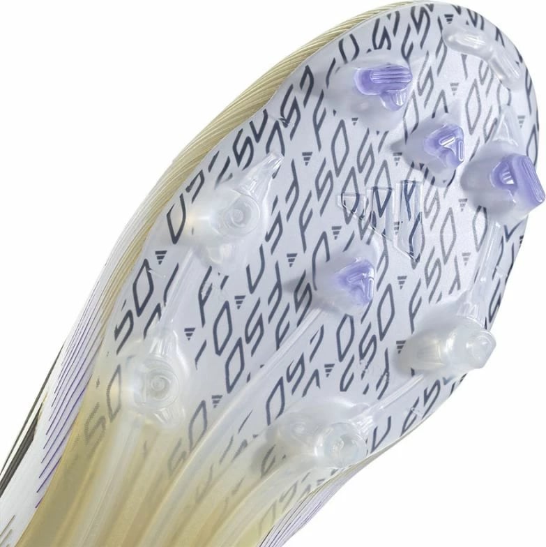 Atlete futbolli adidas për meshkuj, të bardha