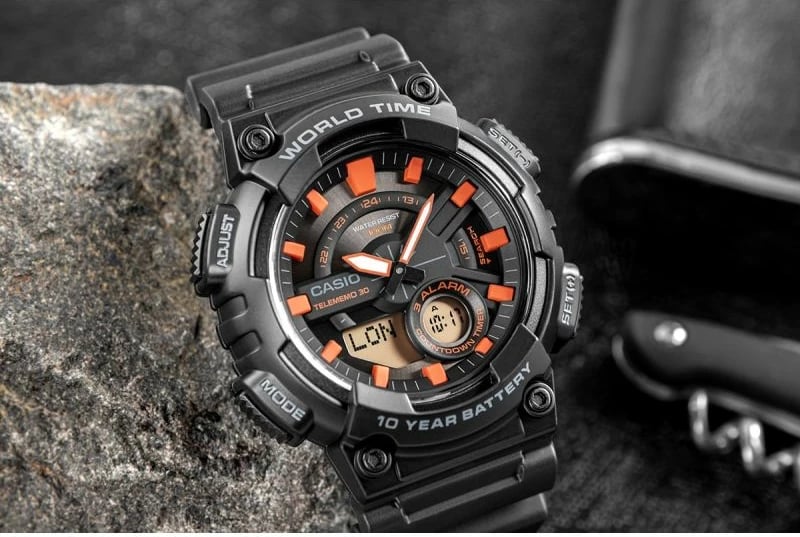 Orë dore për meshkuj CASIO, e zezë