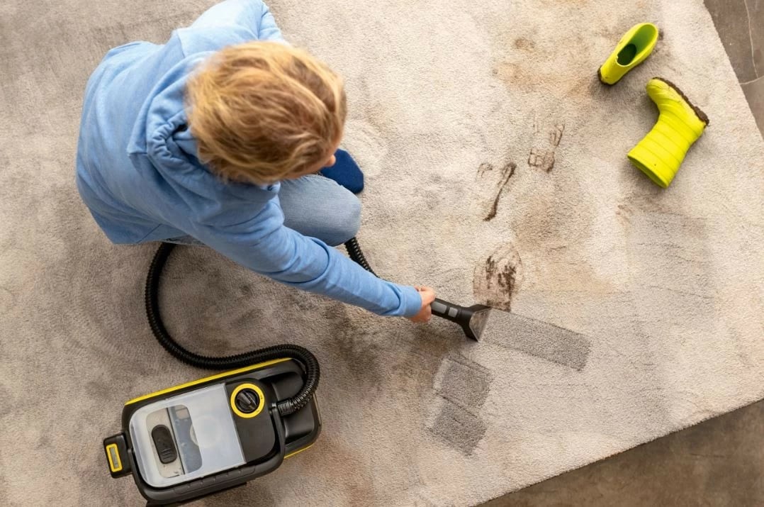 Pastrues me bateri për pastrim të lagësht Karcher SE 3-18 Compact, 1.7L, 18V, Zi/Verdhë, me set aksesoresh
