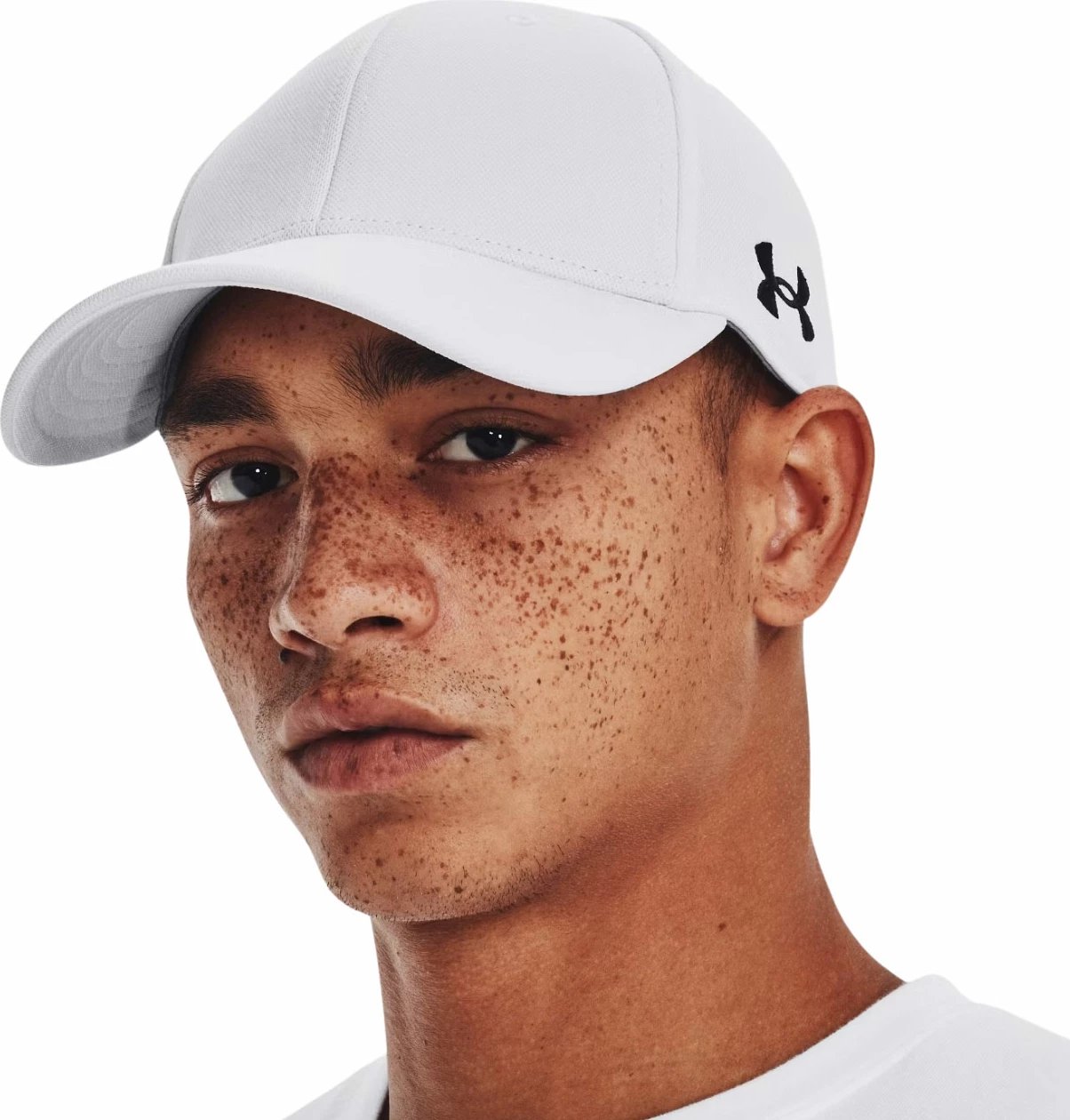 Kapelë me strehë Under Armour për meshkuj, e bardhë