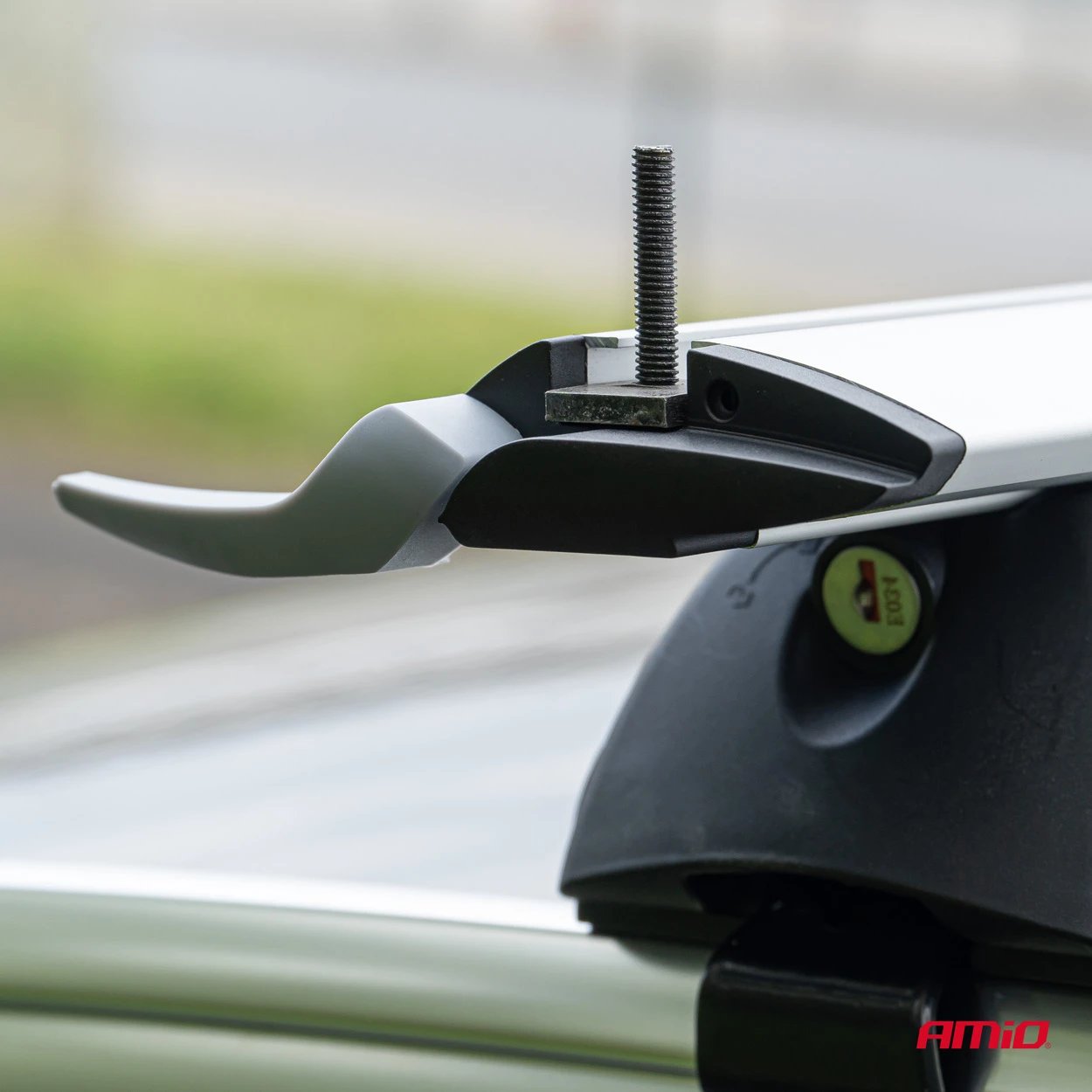 AMIO Aluminium roof rack bars 120 cm 03151