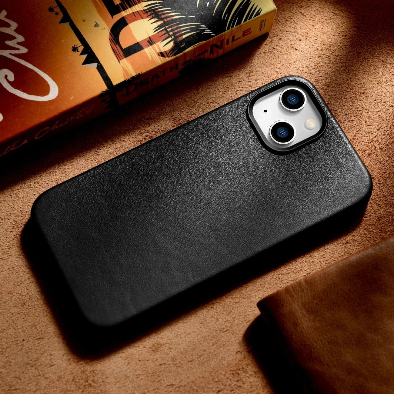 Mbështjellës iCarer për iPhone 14, lëkurë, MagSafe, i zi