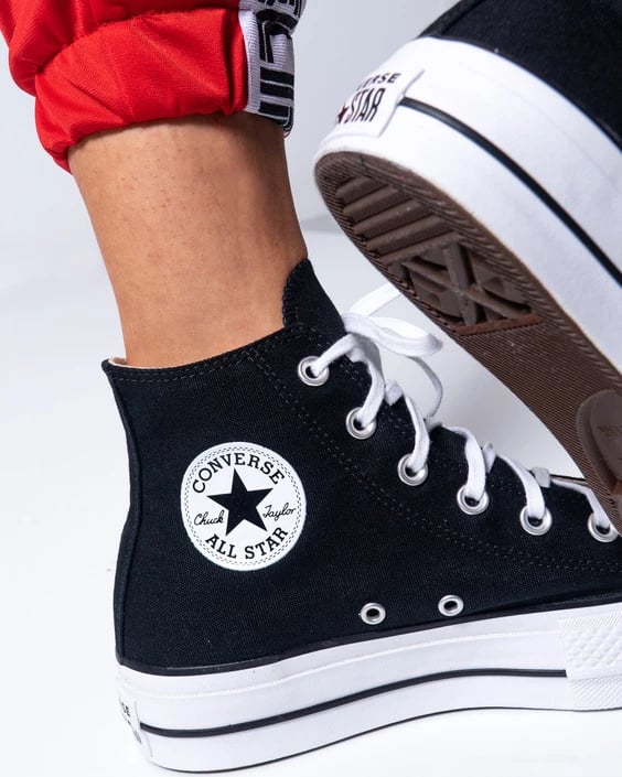 Atlete Converse për femra, të zeza