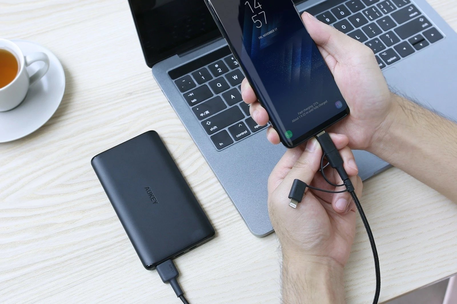 Kabllo 3-në-1 AUKEY CB-BAL5, 1.2m, USB C, Lightning, Micro USB, e zezë