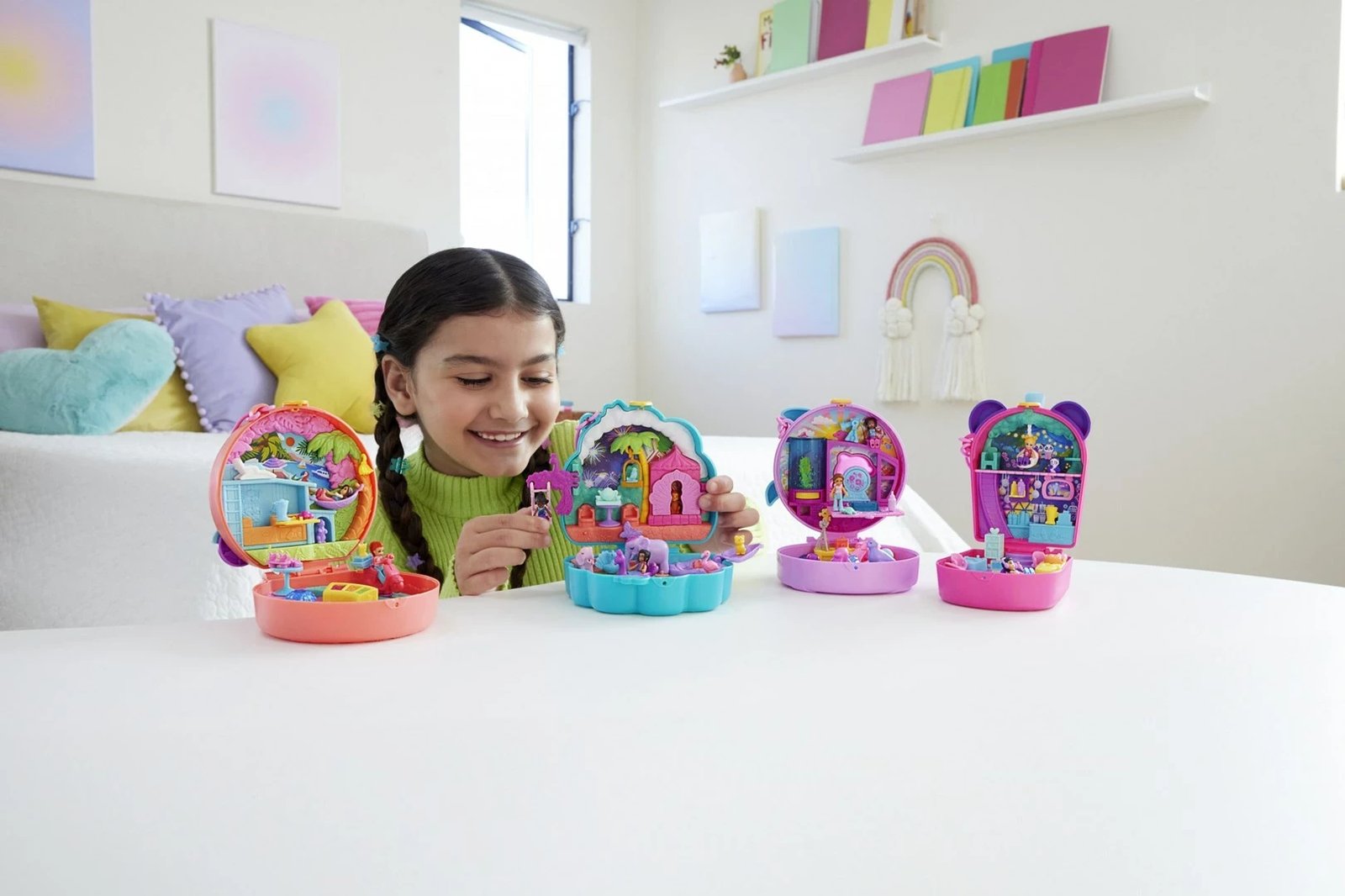 Set lodrash Polly Pocket Adventure Moped Compact me 2 kukulla të vogla dhe kafshë lodër, shumëngjyrëshe