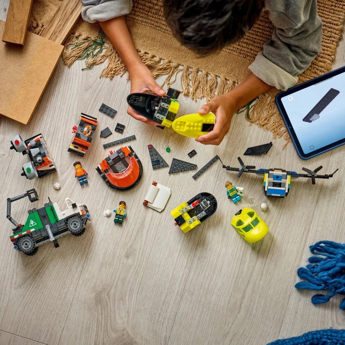 Set blloqe LEGO City 60505 avion, kamion shërbimi me vinç dhe hovercraft, 990 pjesë