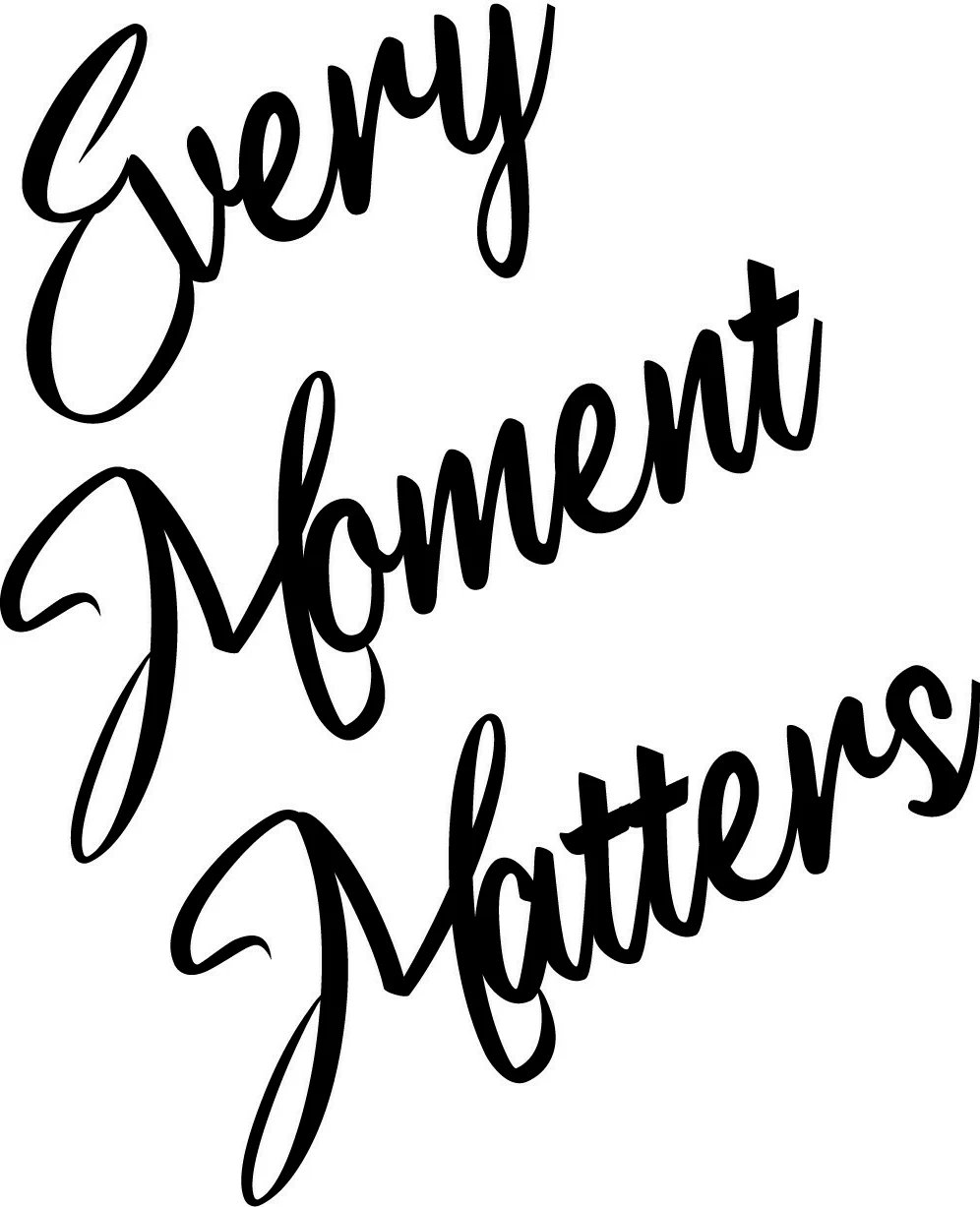 Aksesor dekorativ muri prej druri, Every Moment Matters, ngjyrë e zezë