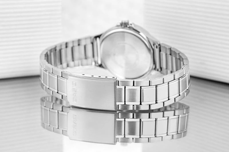 Orë dore për femra CASIO, argjend