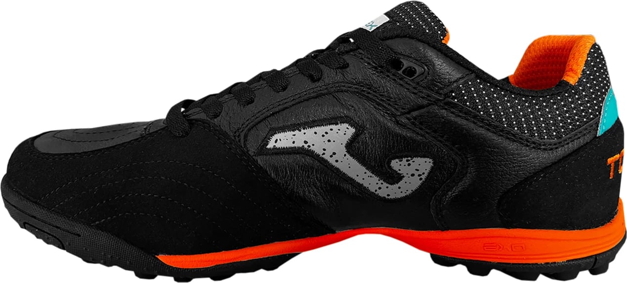 Atlete futbolli për meshkuj Joma, të zeza