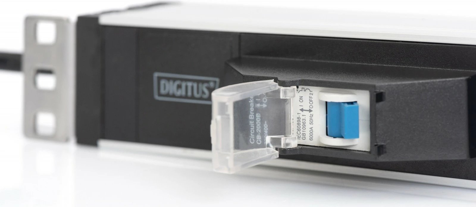Prizë rack Digitus DN-95417, 6x Schuko, 2m, me ndërprerës mbrojtës, profil alumini, e zezë/argjendtë
