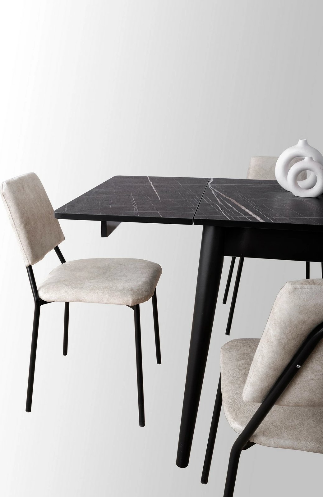 Tavolinë ngrënieje e zgjatshme, ngjyrë mermeri të zi, Skye Decor, Totem - 3041