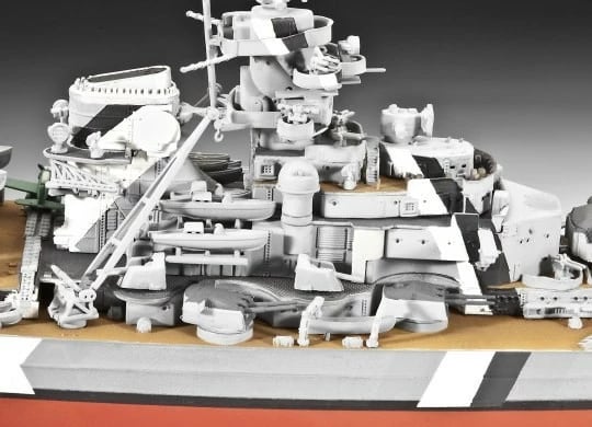 Model plastik i anijes luftarake Revell Bismarck 1:700, 295 pjesë Model plastik i anijes luftarake Revell Bismarck 1:700, 295 pjesë