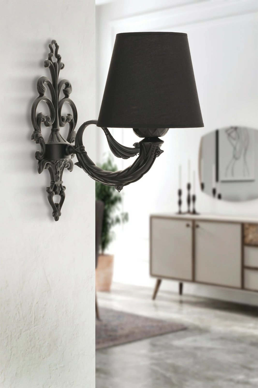 Llambë muri Opviq, Lily, e zezë