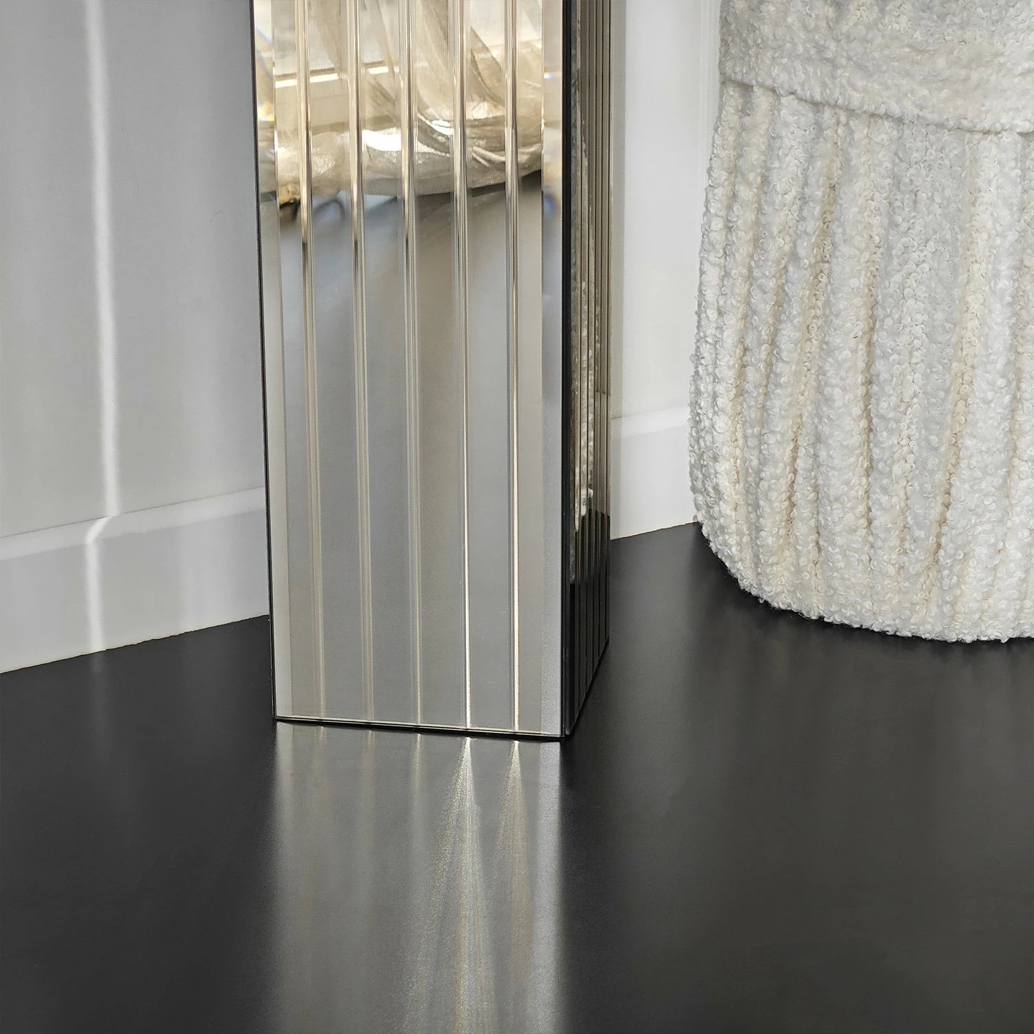 Komodë bronzi Hanah Home, 2 sirtarë