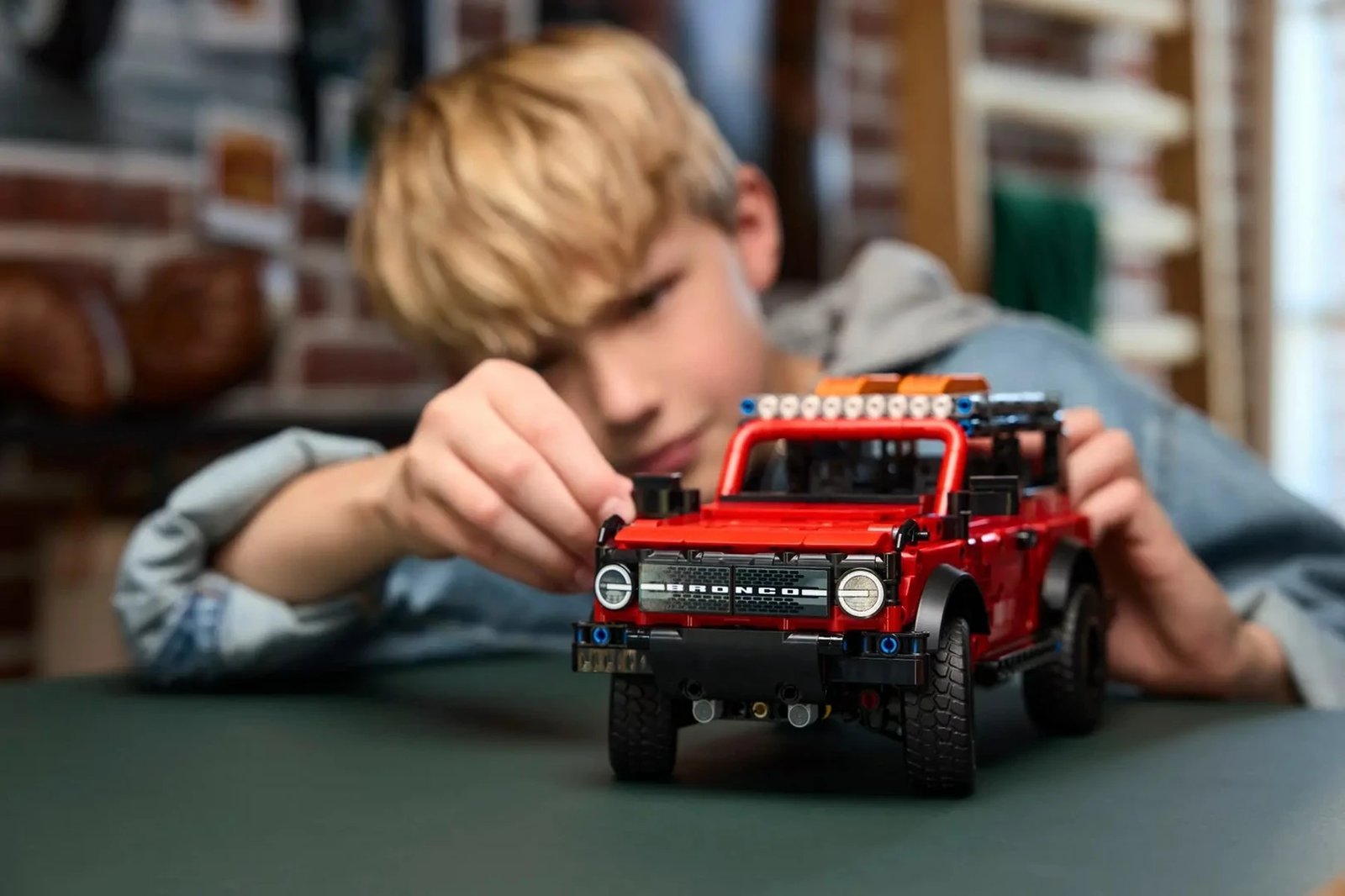Set LEGO Technic Ford Bronco SUV 42213, për fëmijë dhe të rritur, Kuqe